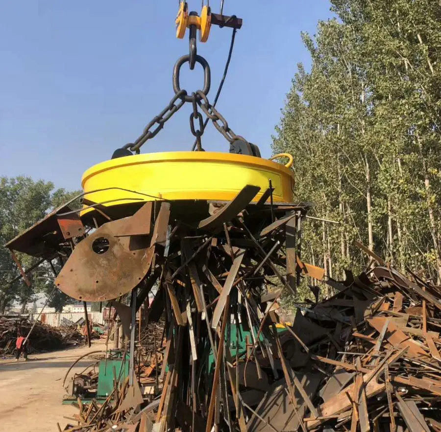 Lifting magnet for crane.jpg