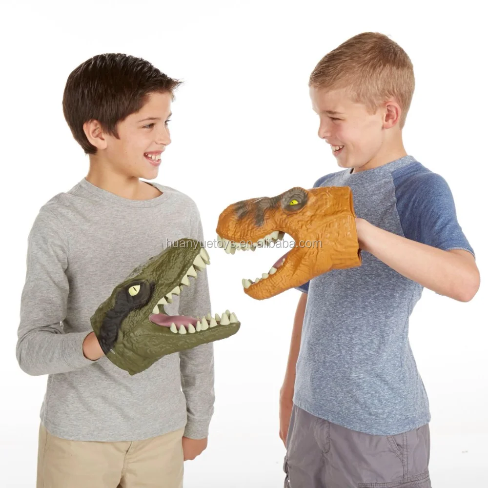 Руки динозавриком. Динозавр на руку игрушка. Вещи с динозаврами. Голова динозавра на руку. Голова динозавра игрушка на руку.
