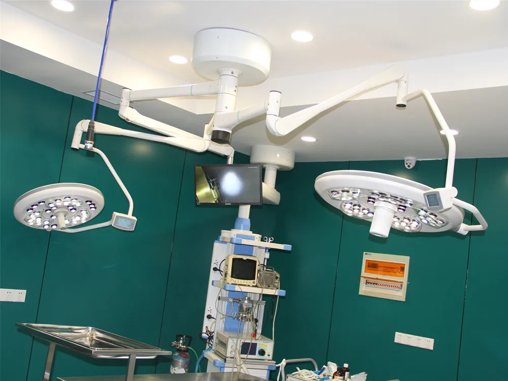 surgical light with camera
