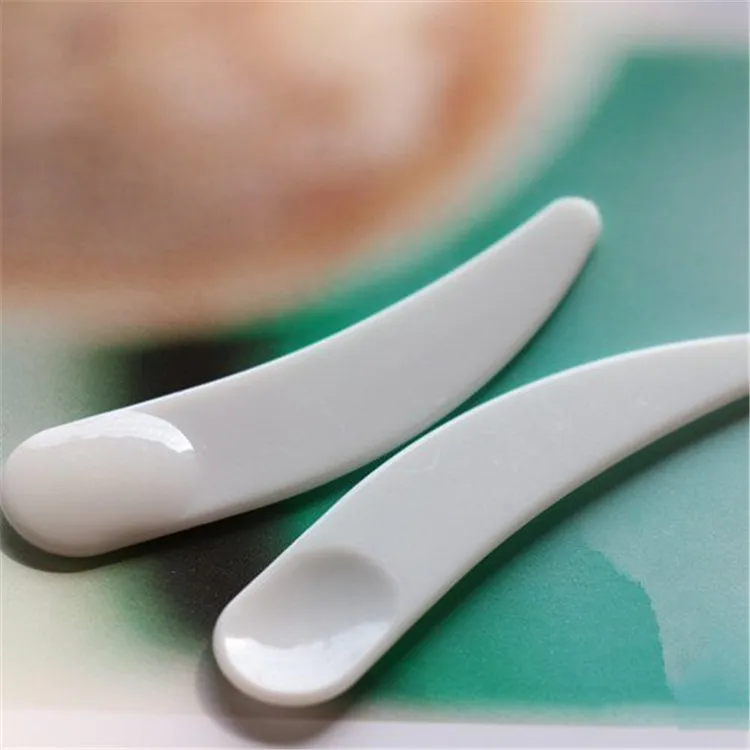 

100pcs/bag Beauty Cosmetic Skin Care Spatulal Plastic Spatula for Cosmetic, White ( according to customer requirements)