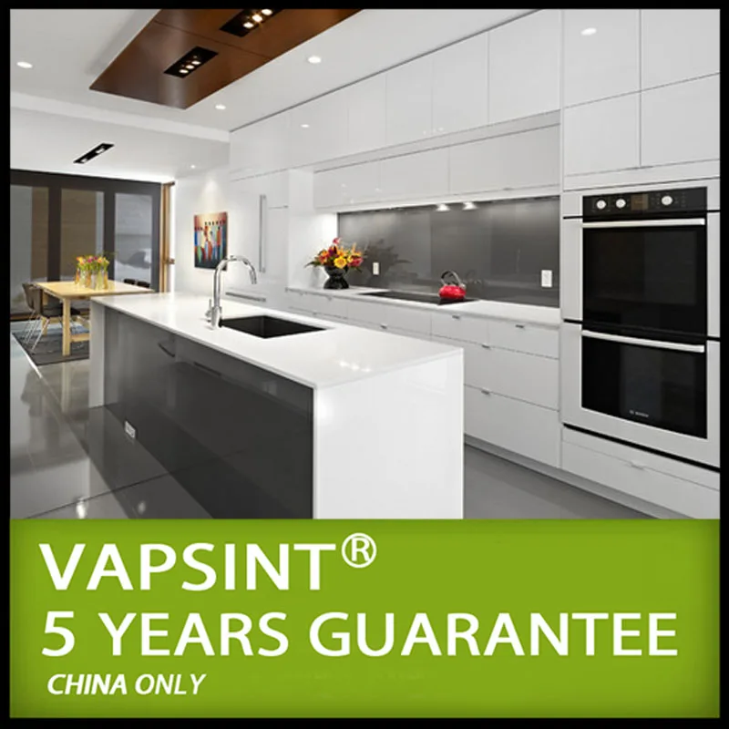 
White and black high gloss lacquer kitchen cabinets with island 