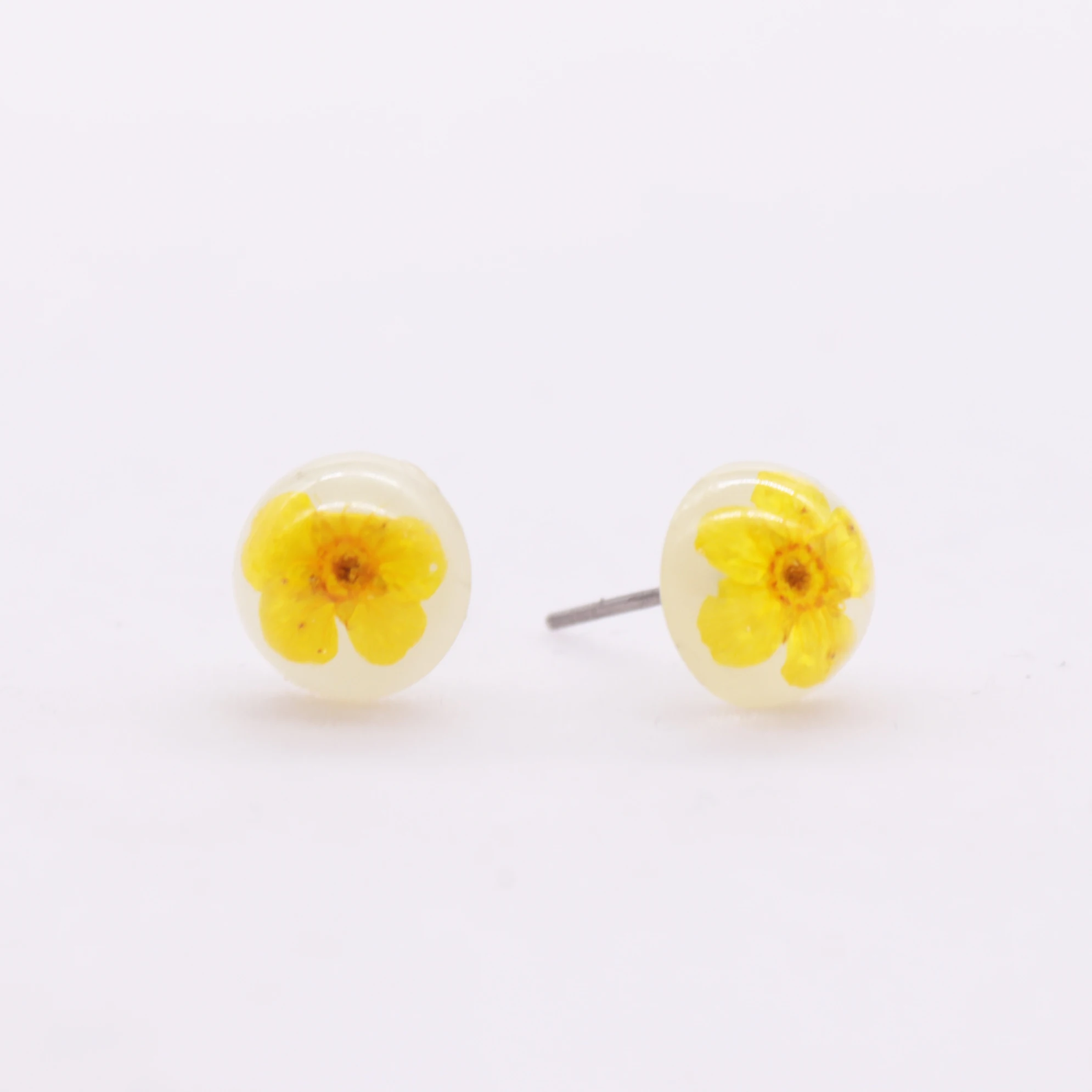 Fashion 2018 Yellow Pressed Flower Piercing Earrings Luminous Studs Ear Stud Fashionable Design Boys Mens Earring Fashion 2018 Yellow Pressed Flower Piercing Earrings Luminous Studs Ear Stud Fashionable Design Boys Mens Earring