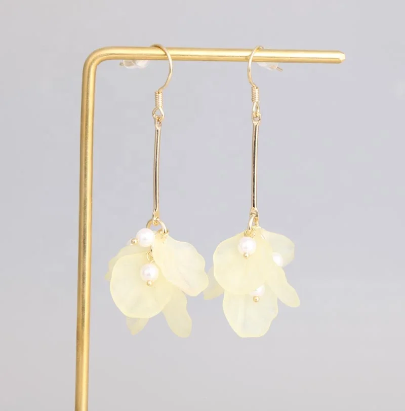 

18 carat yellow gold earring acrylic flower petal earring new fashion arriving