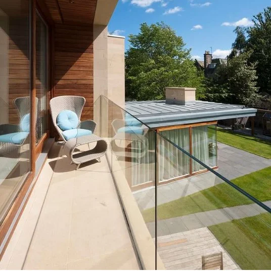 frameless glass railing.png