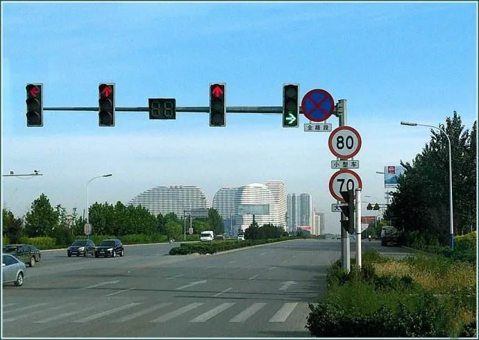 太阳能 led 箭头交通信号灯 - buy 箭头红绿灯,方向灯,机器人灯