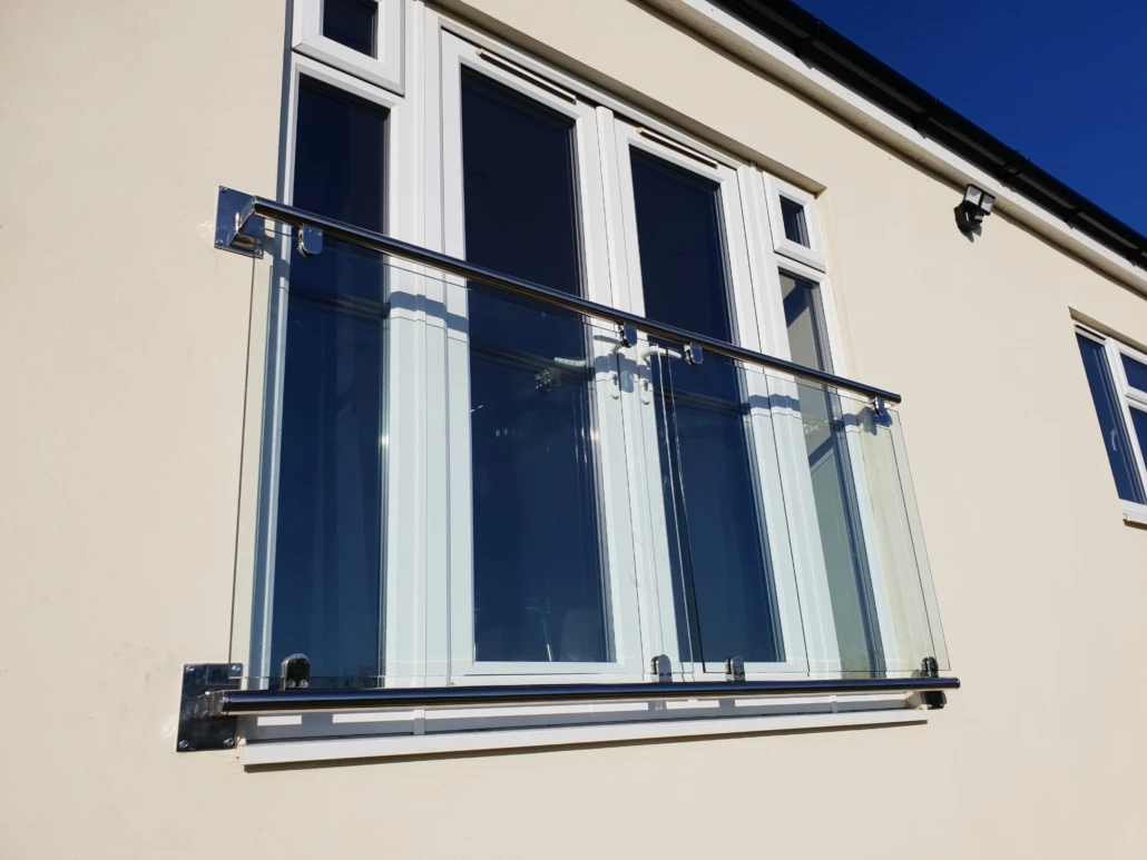 现代玻璃朱丽叶阳台窗户清除安全玻璃栏杆佛山工厂