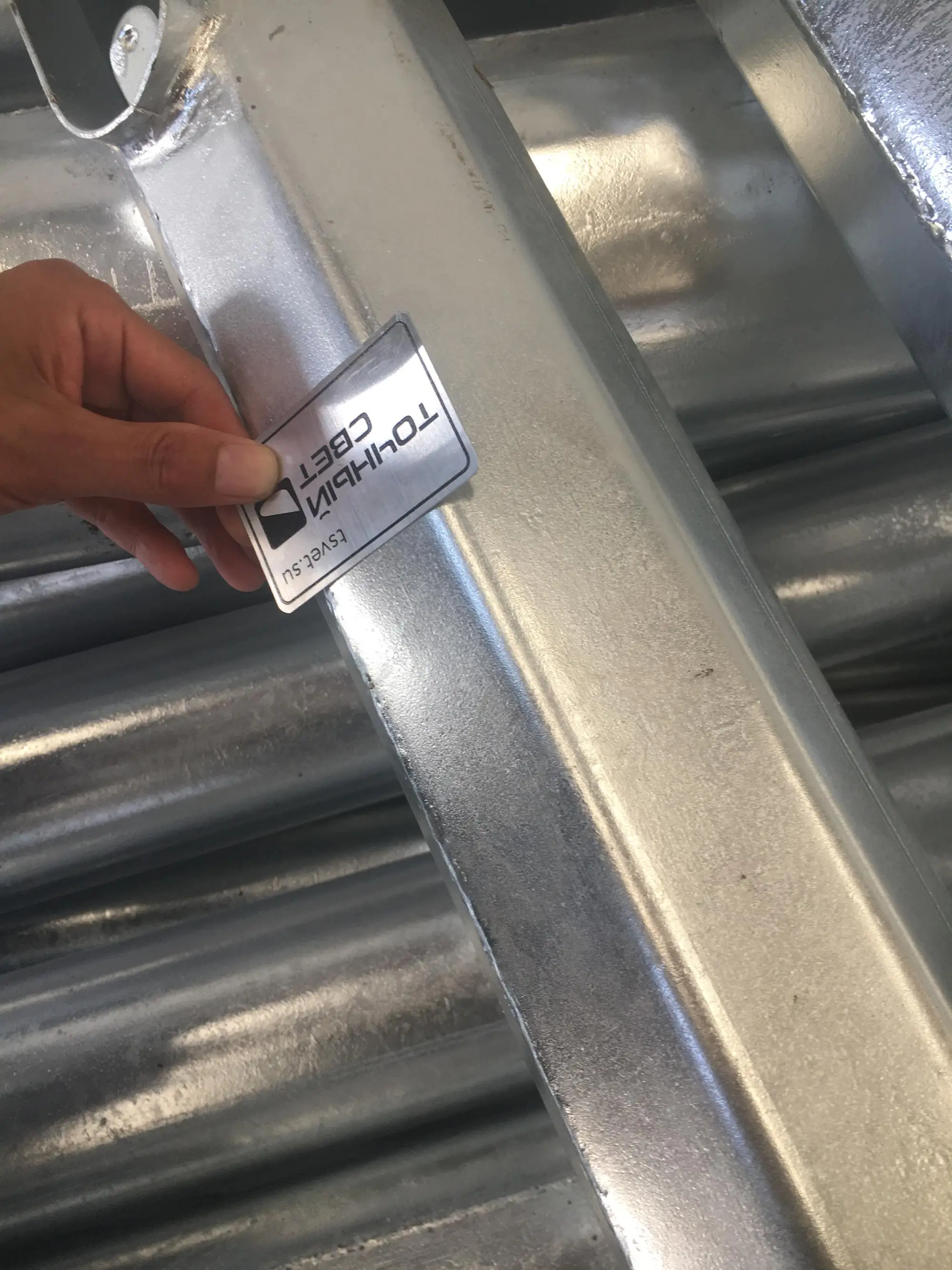 Galvanized steel tapered octagonal solar street light pole 8m design
