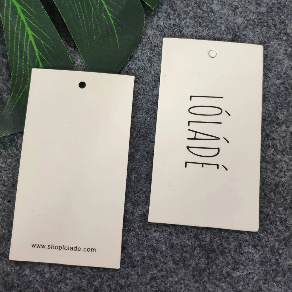 黑色哑光纸板纸板纸摇摆标签长方形胶印服装吊牌