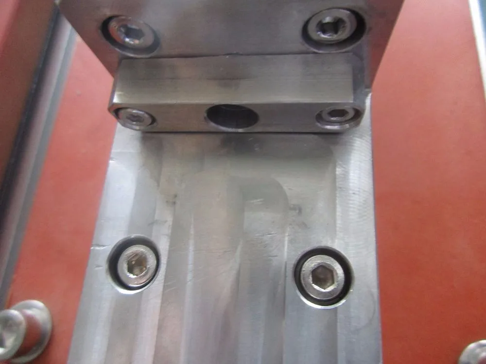 Laser cavity for laser machine/ metal cutting machine