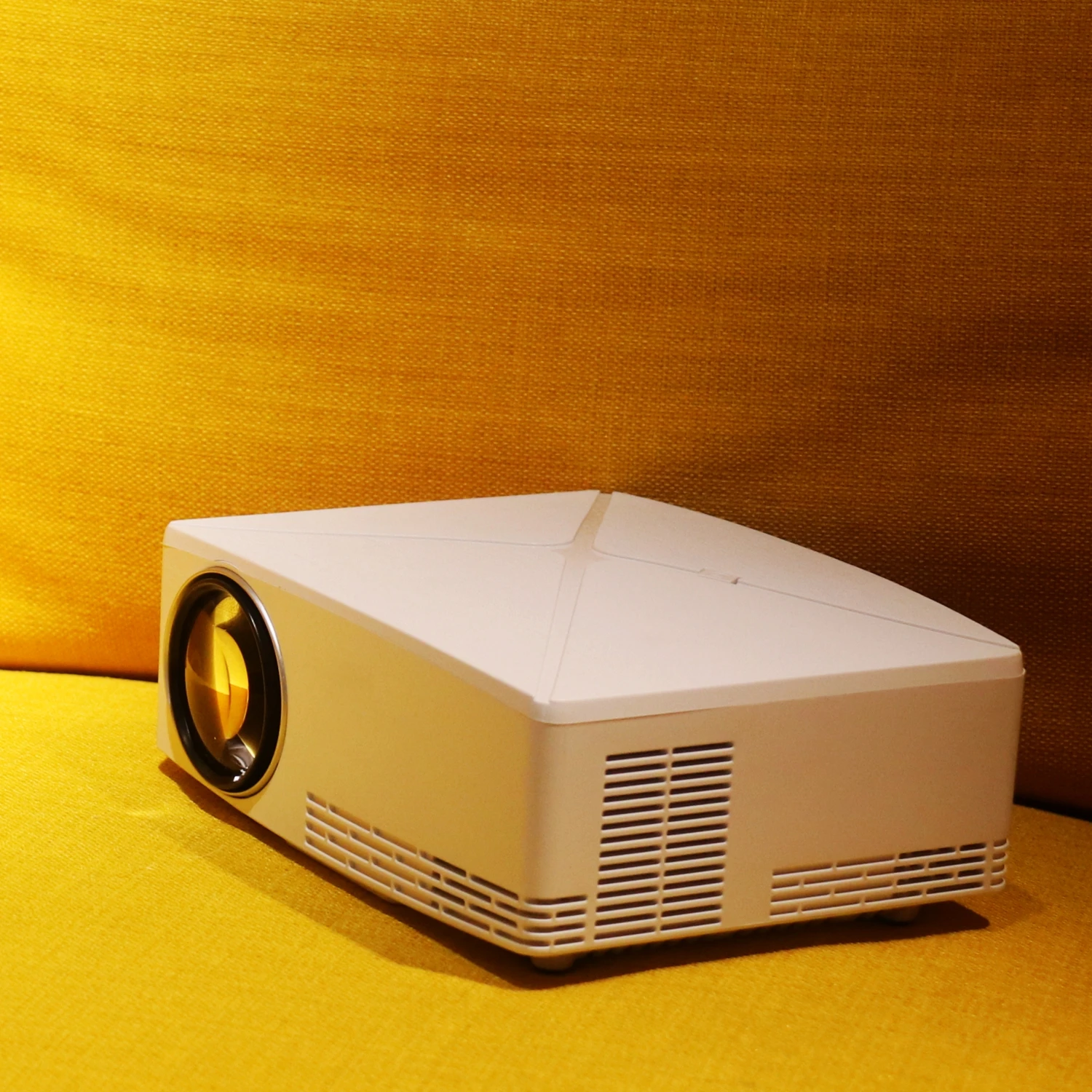 
Newest OEM C80 mobile projector pico mini projector hologram projector 