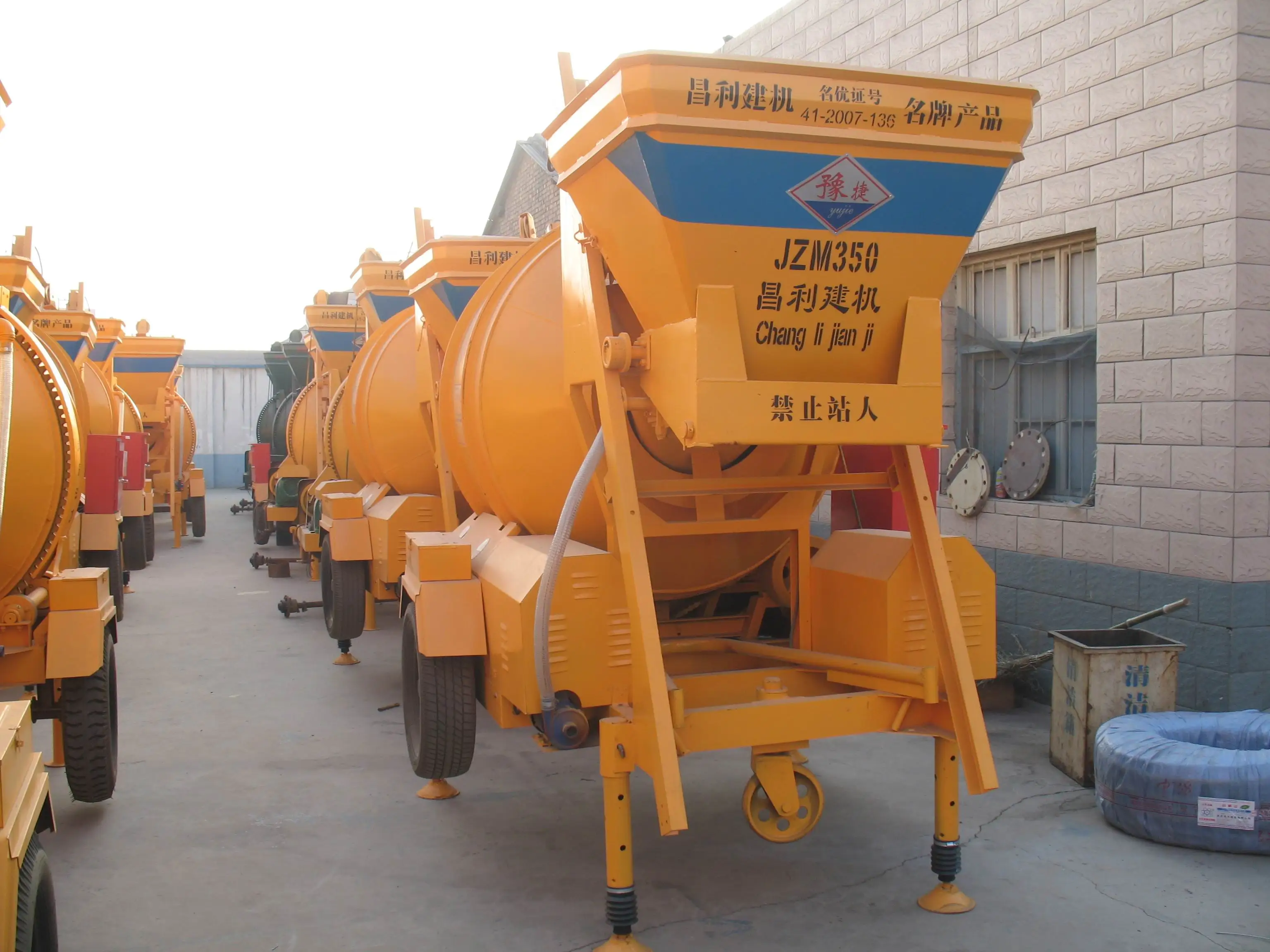Cinacharm Jzm350 Selfloading Rolling Drum Concrete Mixer With Rubber