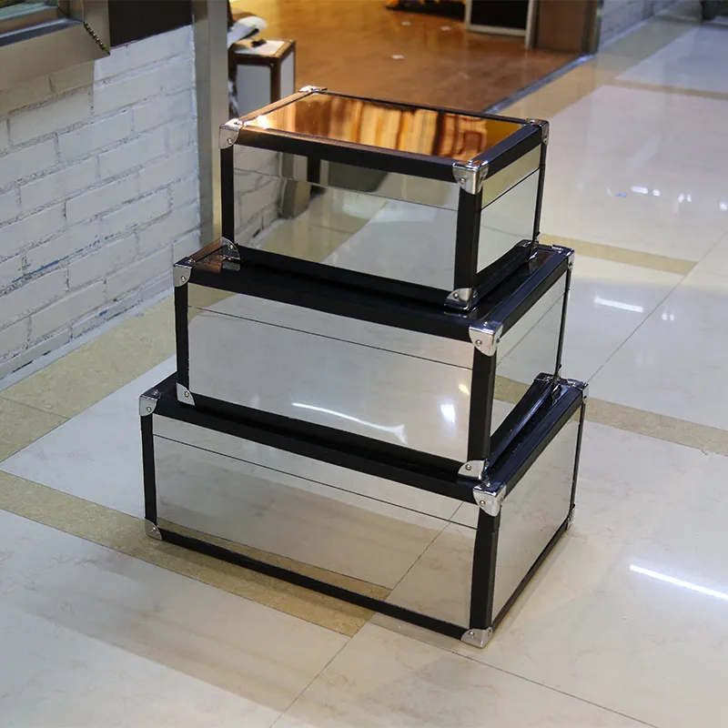 
Hot Selling Rainproof Stainless Aluminum Steel Suitcase For Decoration 