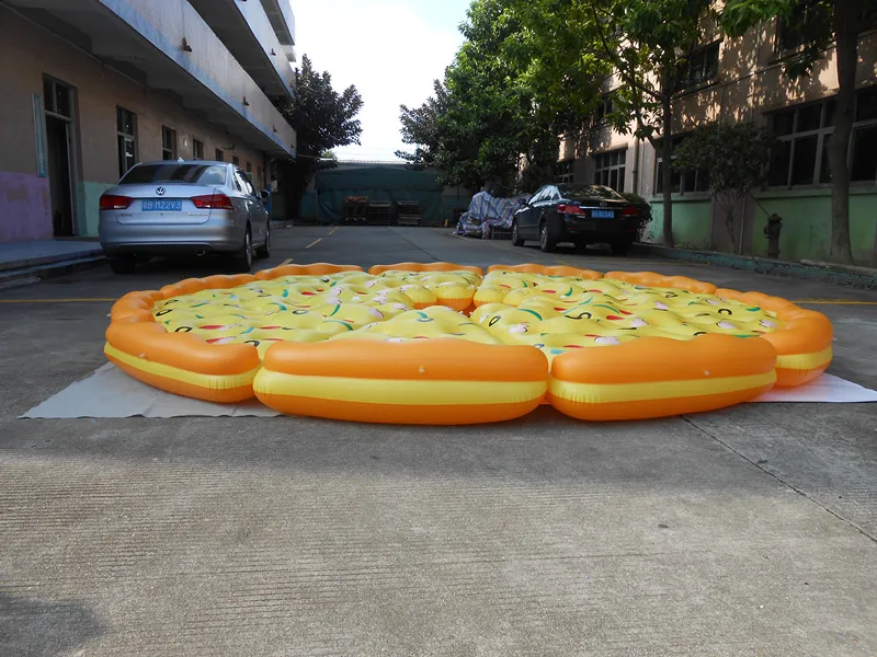 giant pizza float