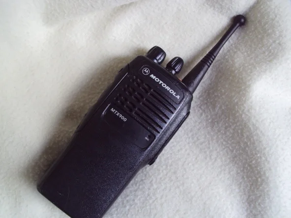 two way radio uhf vhf motorola mtx900 handheld walkie talkie 800