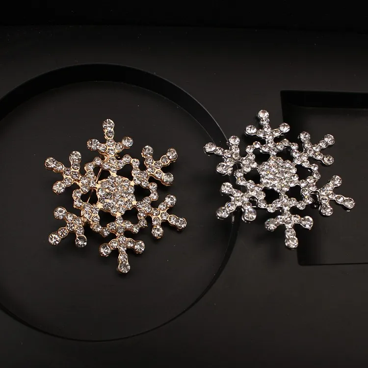 

Version Of The New Christmas Snowflake Brooch Rhinestone Brooch Gold And Silver Brooch Pin Jewelry Women, As the picture
