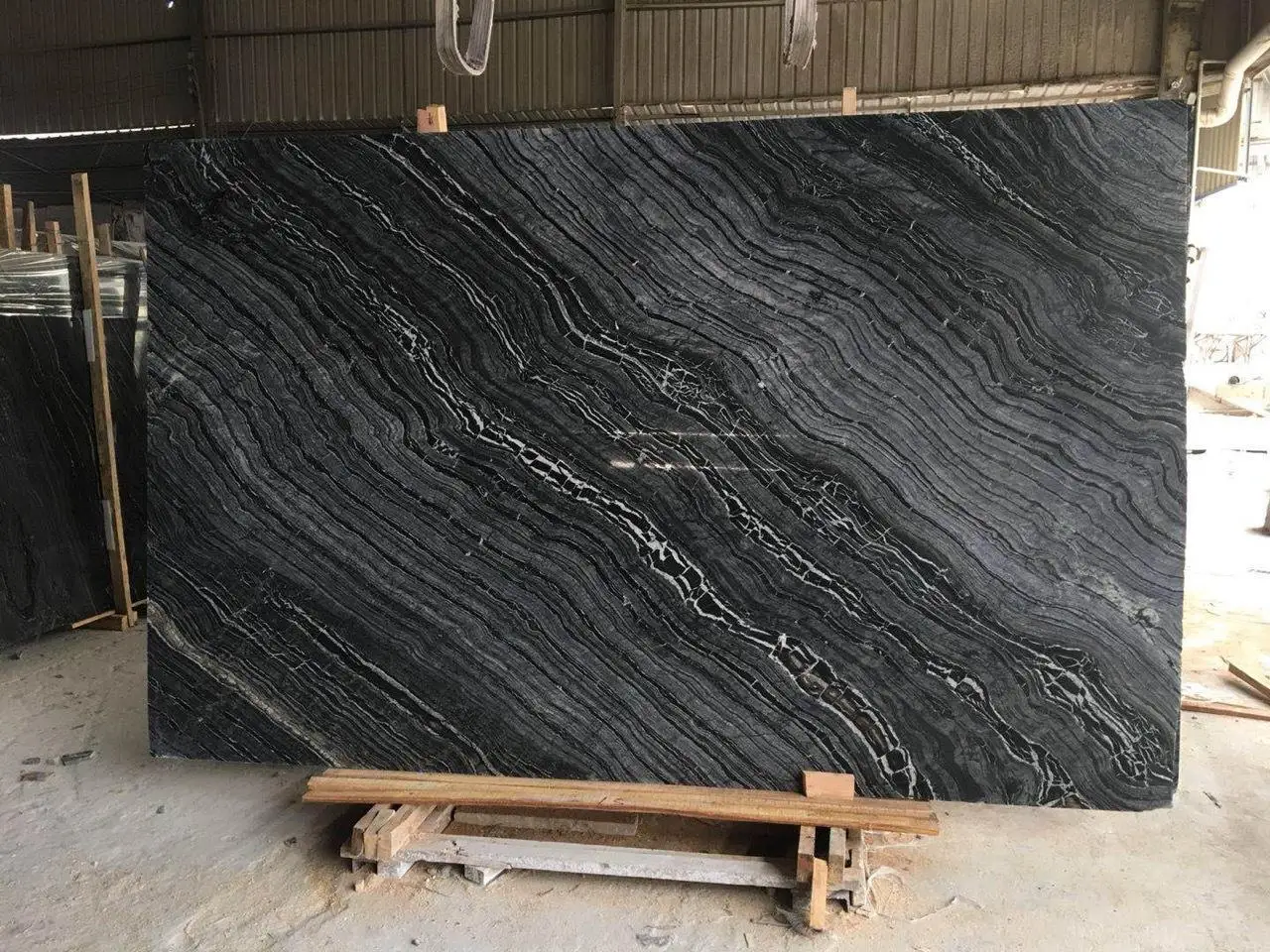 地产  石头 天然石材  大理石  产品描述 婚姻 肯尼亚黑色木材大理石