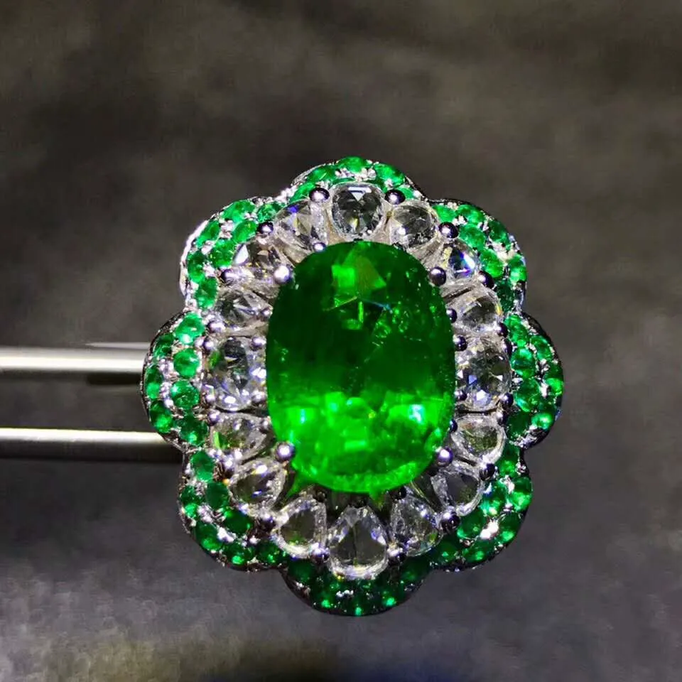 

Popular Good Price Green Flower Petal Shaped Real Diamond 18K Gold Ring For Ladies' Party