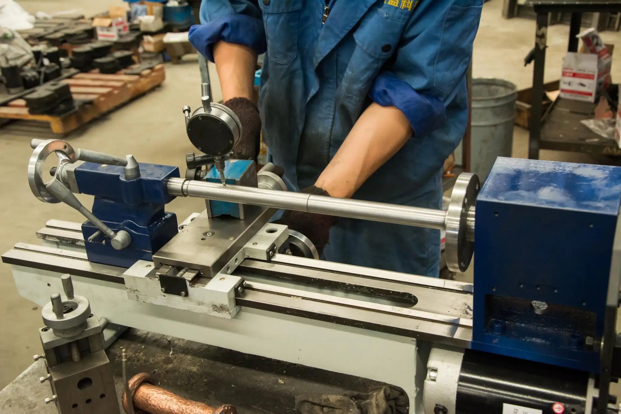 15 adjusting tailstock.jpg