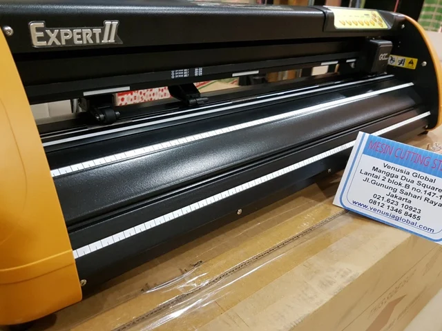 vinyl cutter cutting plotter with contour cut optical tracking