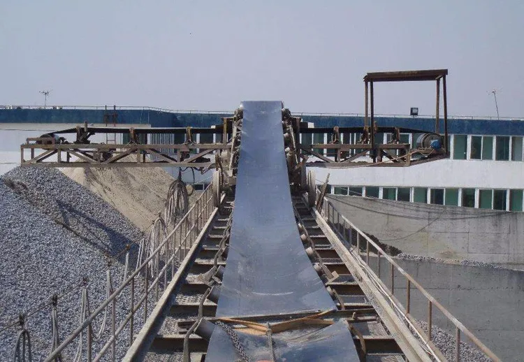 用于石材破碎机的橡胶输送带