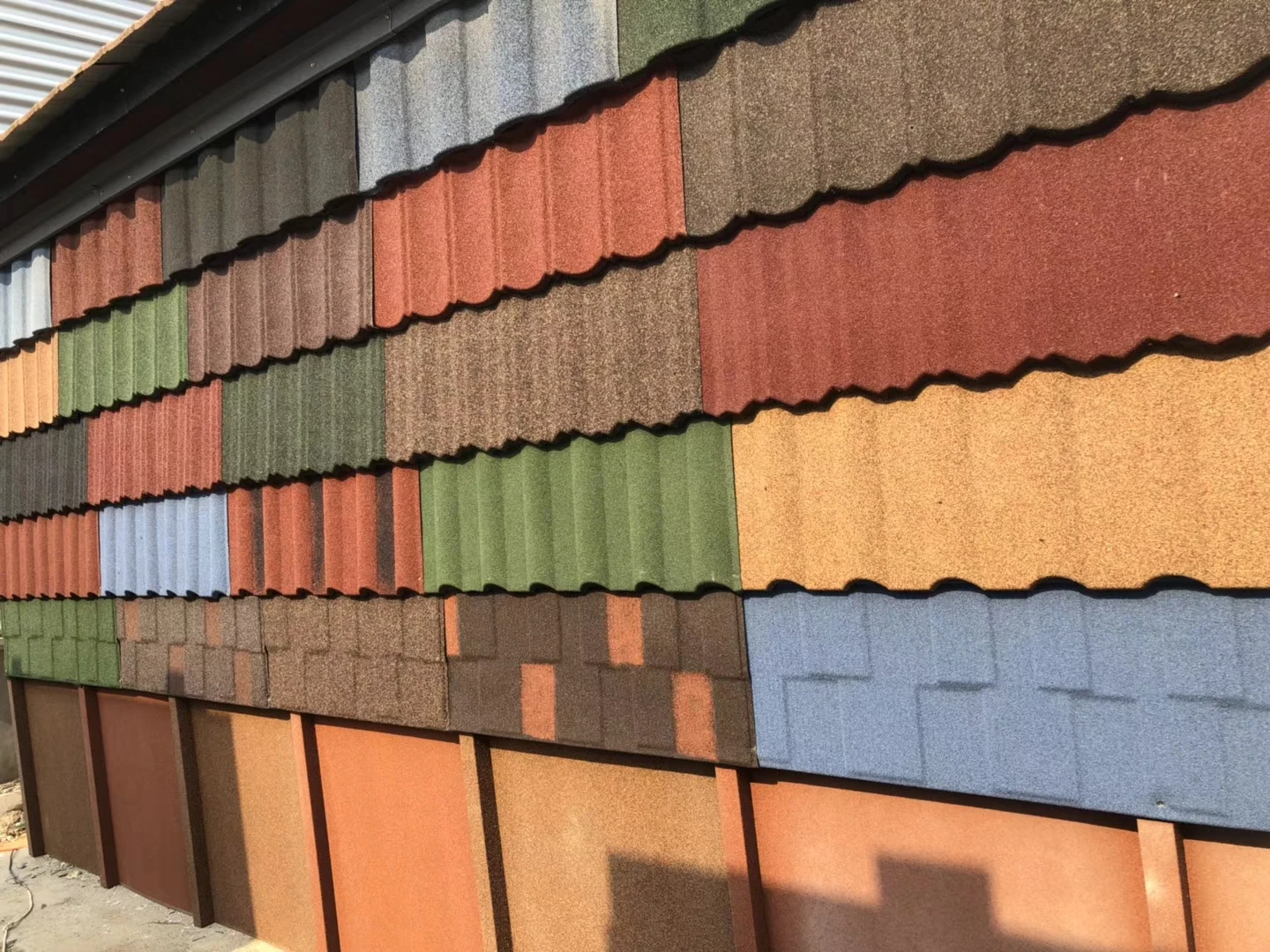 用于建筑屋顶材料的防水屋顶板石材涂层屋顶金属瓷砖