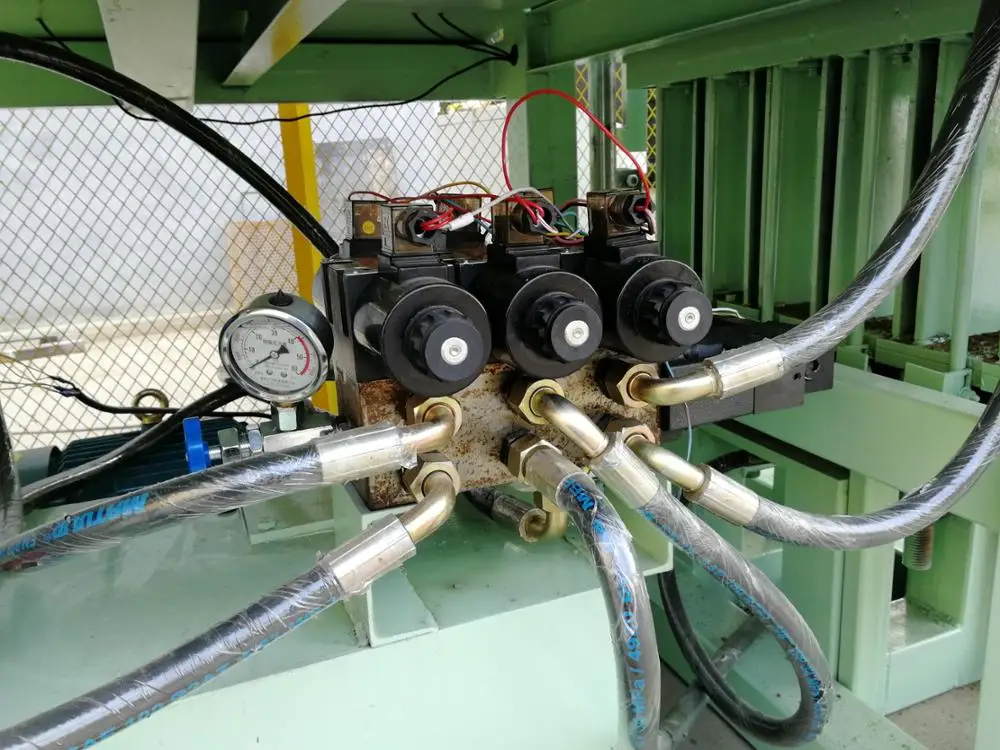 Briks Making Machine Line HBY5-10 Lt5-10 Interlocking Earth Block Machine Manufacture Congo factory