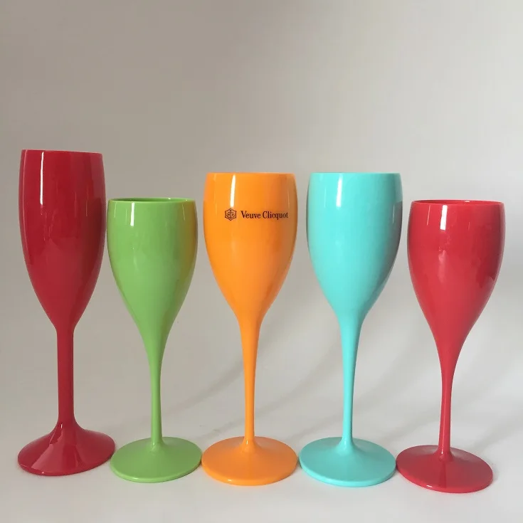 Пластиковые бокалы купить. Пластиковые бокалы. Цветные пластиковые бокалы. Пластмассовые стаканы для шампанского. Пластиковые фужеры для шампанского.
