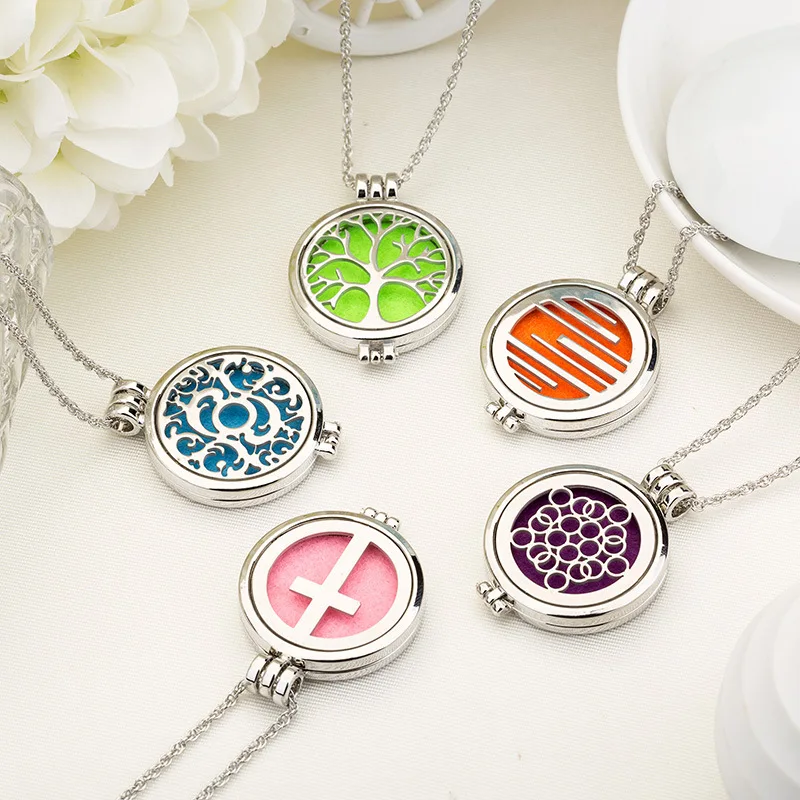 

Hot Selling Stainless Steel Diffuser Phase Box Hollowed Aromatherapy Essential Oil Diffuser Necklace