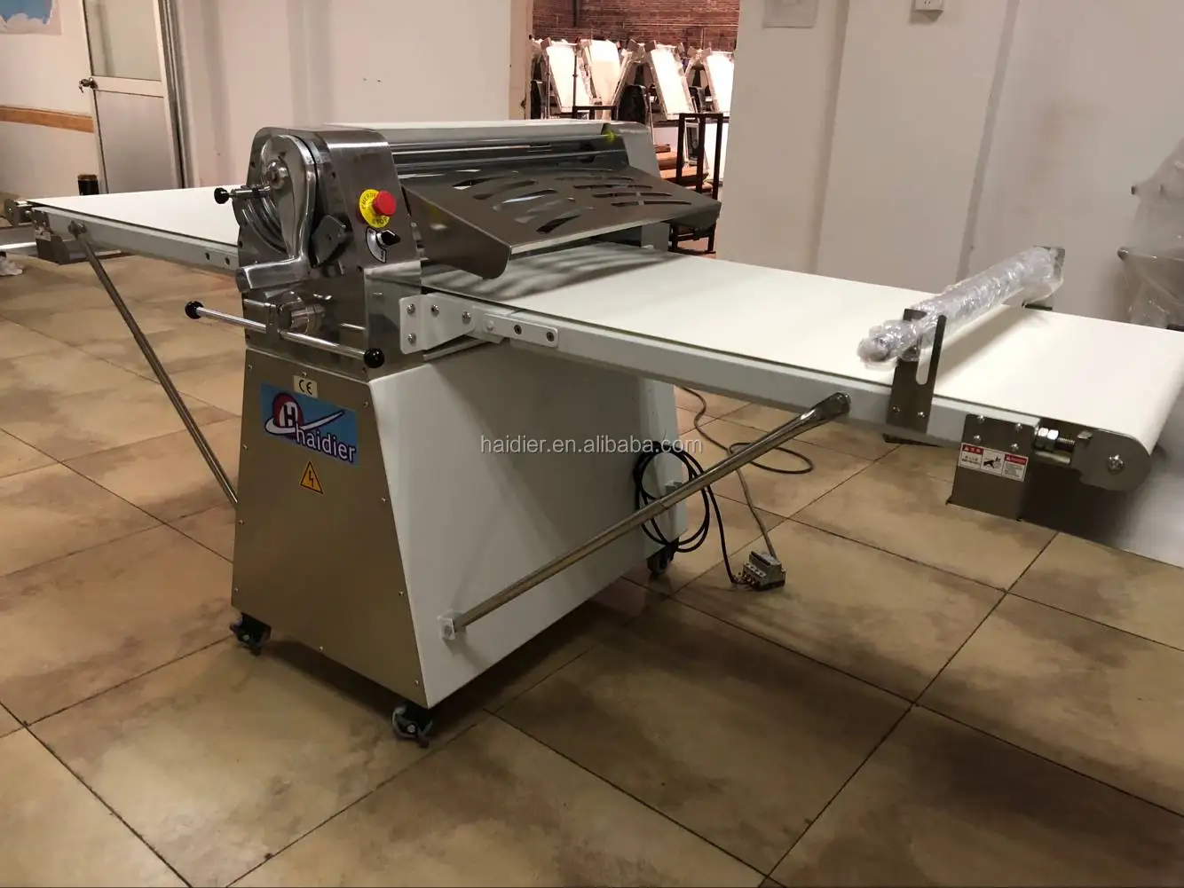 Filling Croissant with Jam Chocolate - Mini Croissant Machine