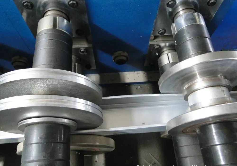 door guide rail  roll forming machine.jpg