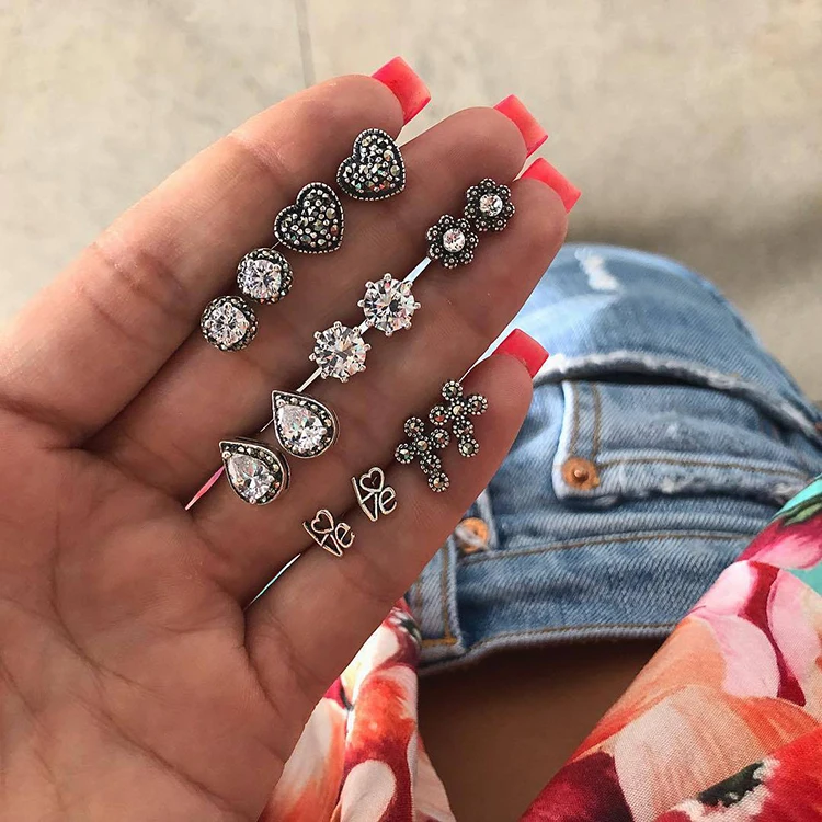 

7 Pairs/card Vintage Silver Crystal Stud Earring Set Mix Cross Flower Heart Stud Earrings Sets For Women (KER170), Same as the picture
