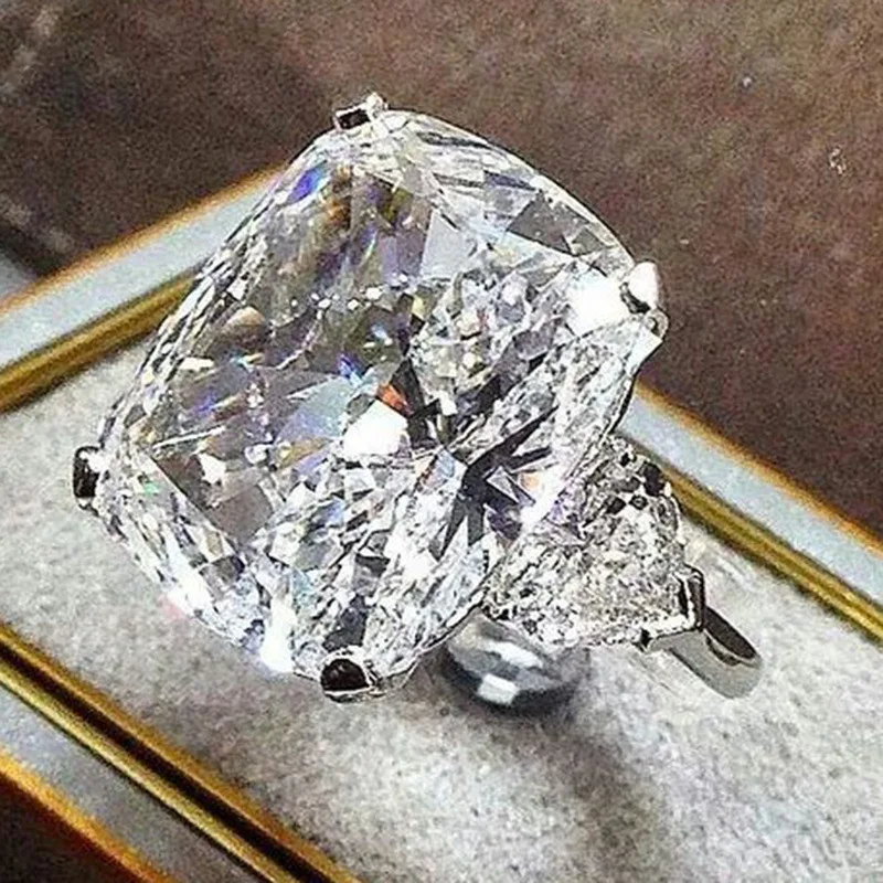 

Dropshipping Huge 925 Silver White Sapphire Birthstone Ring Wedding Proposed Women Jewelry Women's Big Rhinestone Fashion Ring