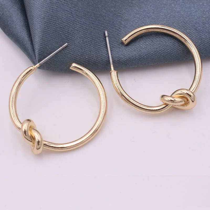 

Europe Simple 14 Gold 2.5cm C Shape Knot Hoop Earrings Small Metal Circle Hoop Earrings