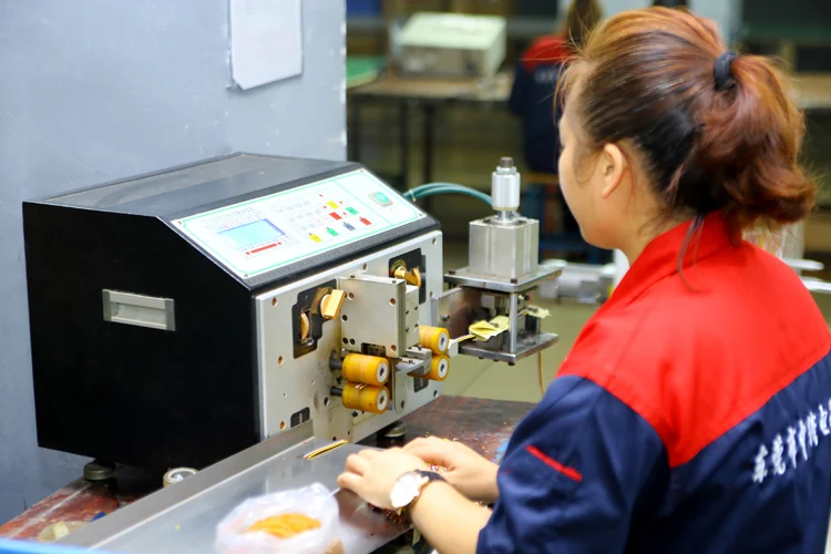 4 wire-stripping machine