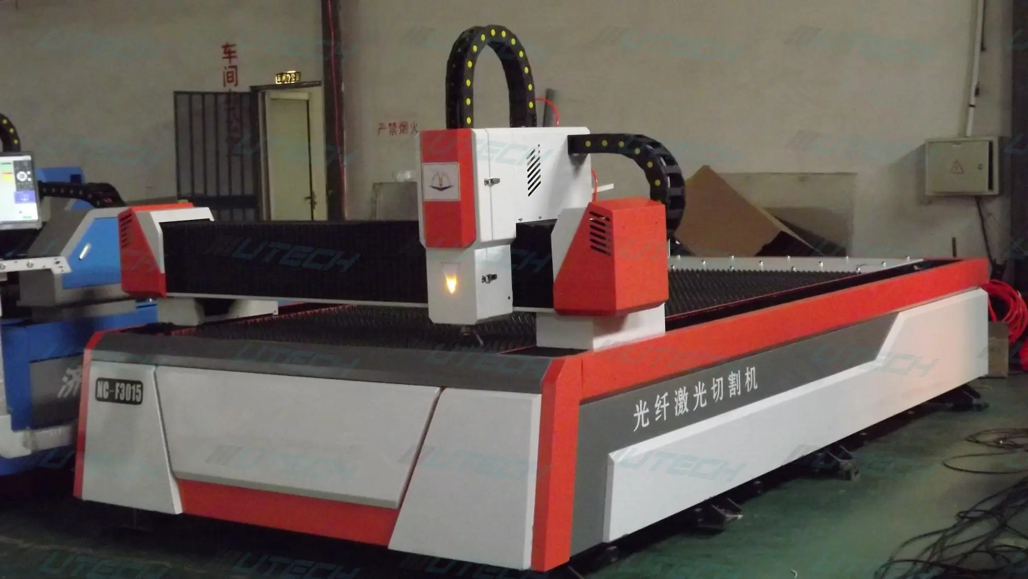 Low cost metal fiber laser cut machine for engineering machinery 1530