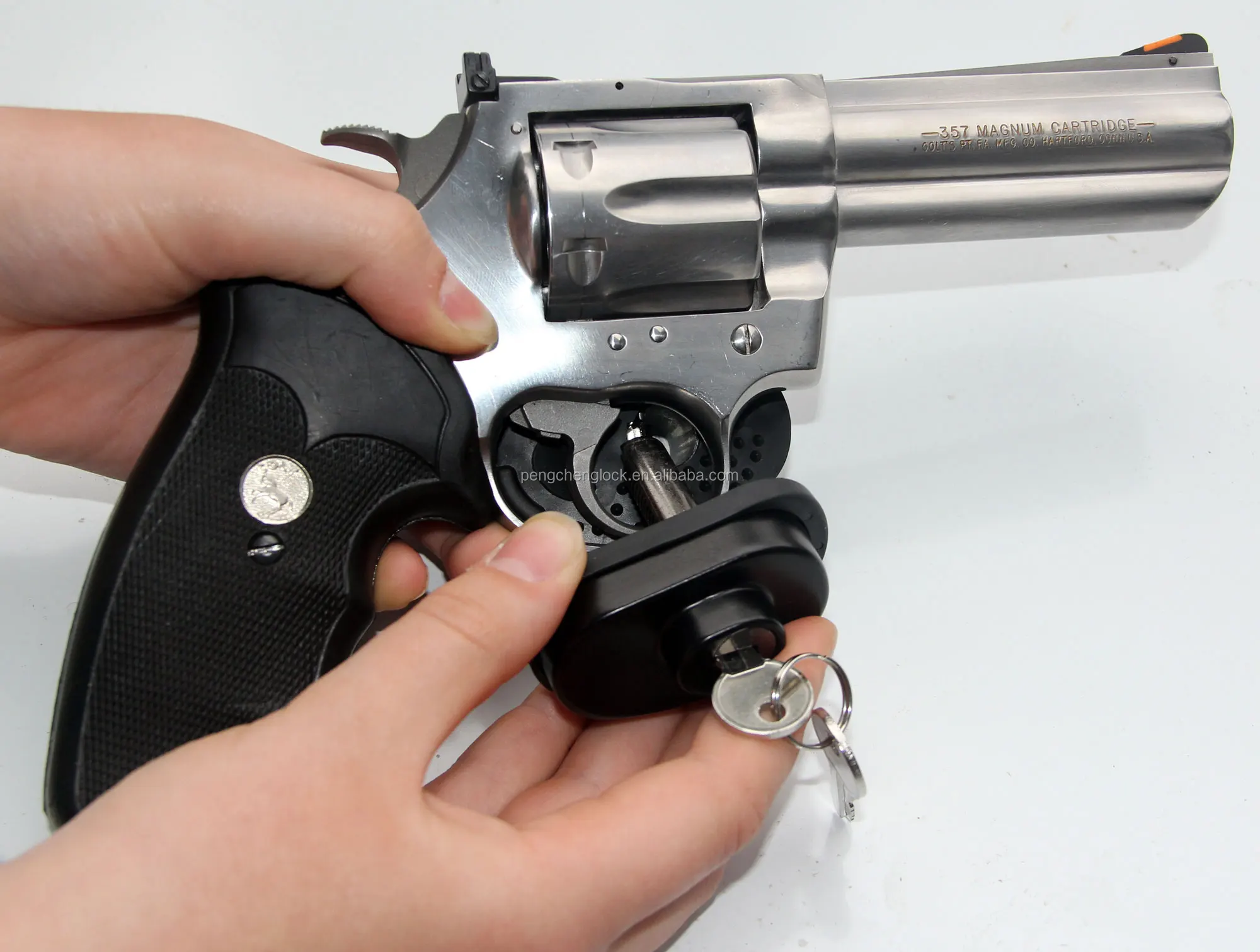 Gun lock. Замок на оружие. Замок для пистолета. Trigger Lock Revolver. Computerized Gun Trigger Lock.