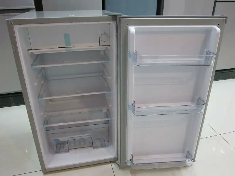 BC92 fridge inside.jpg