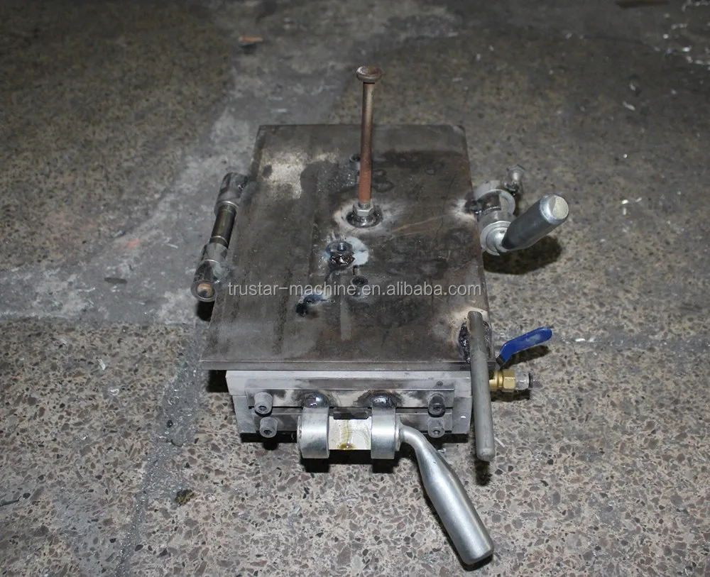 
hot pu direct injection shoe mould with plastic last 