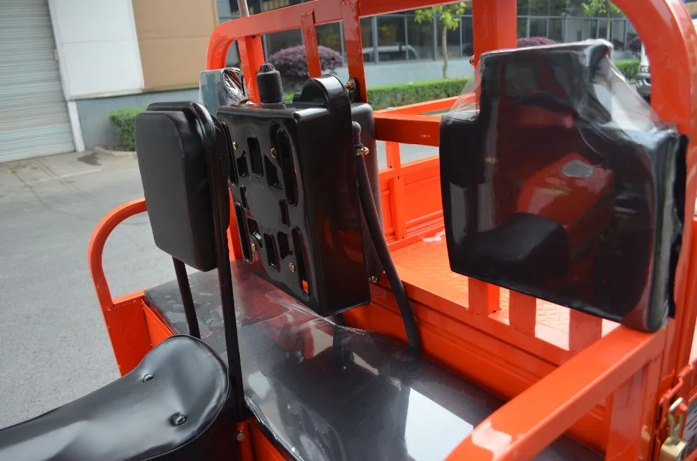 promotional motorized gas powered cargo tricycle/three wheel motorcycle /van cargo tricycle/scooter with cabin for adult