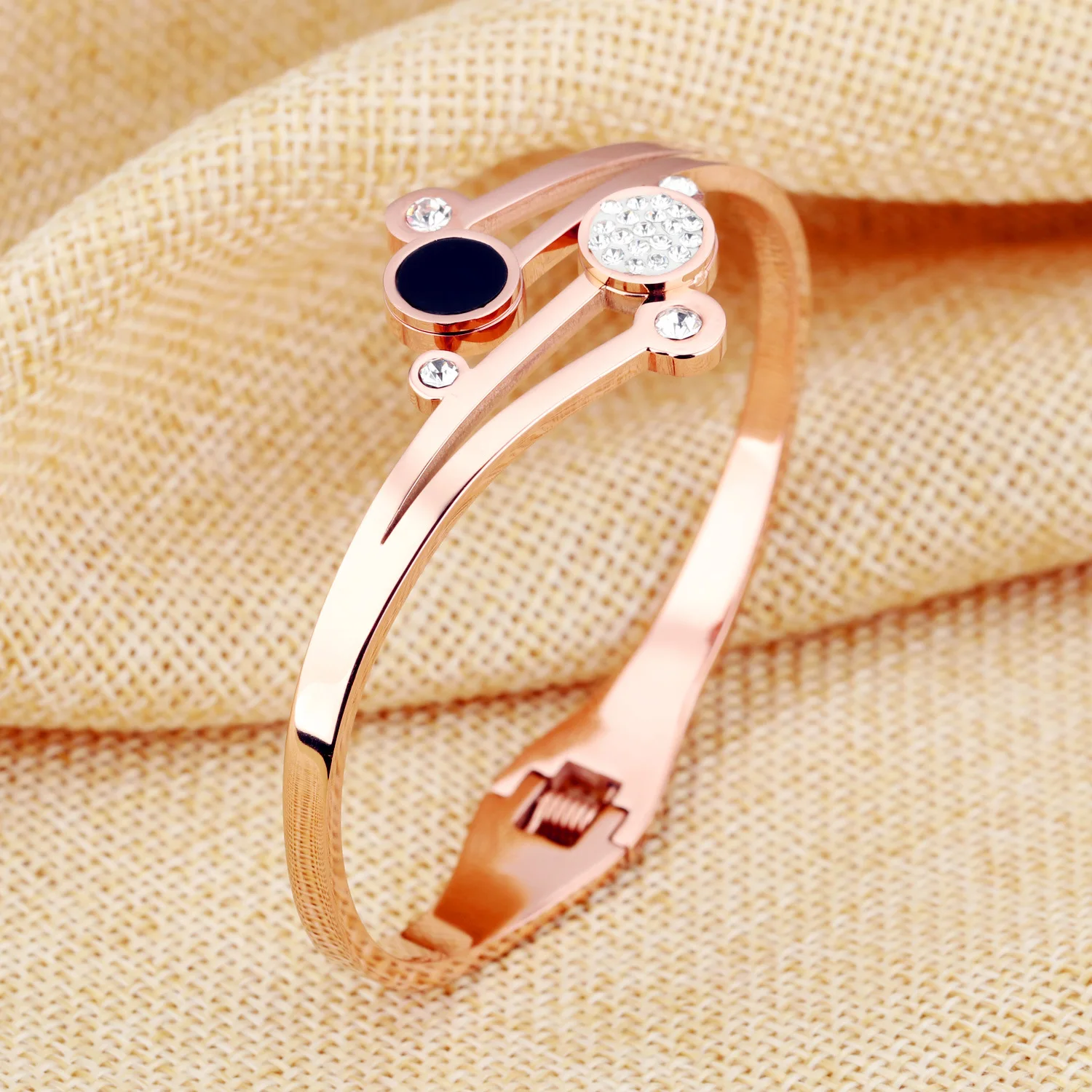 shell diamonds bangle design,stainless steel custom bangle bracelet