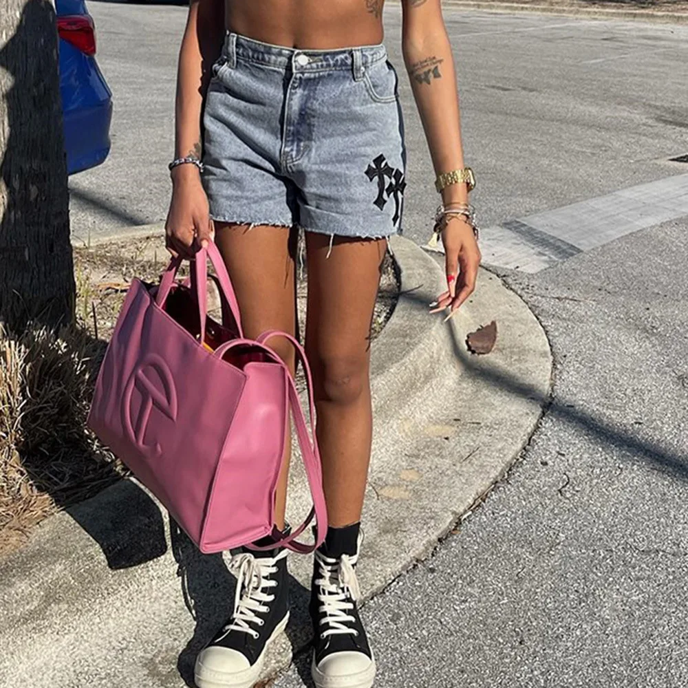 

Sexy Hot Gray Short Denim Pants Straight Shorts Jeans With Cross Pattern Appliques For Jeans