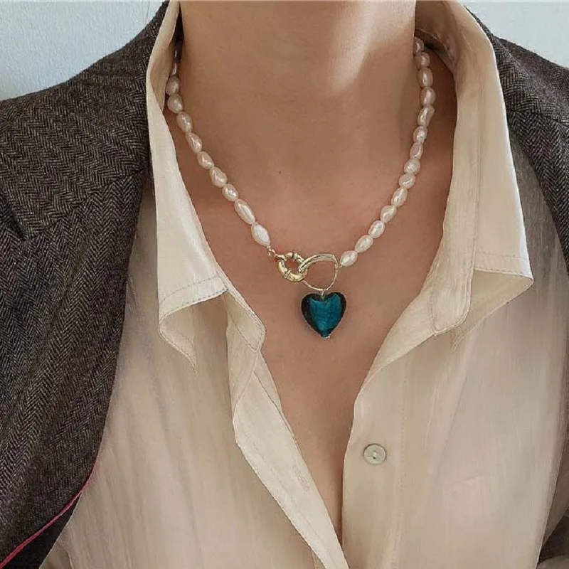 

Korean Style Vintage Baroque Natural Pearl Necklace Love heart Pendant Pearl Necklace for women, White
