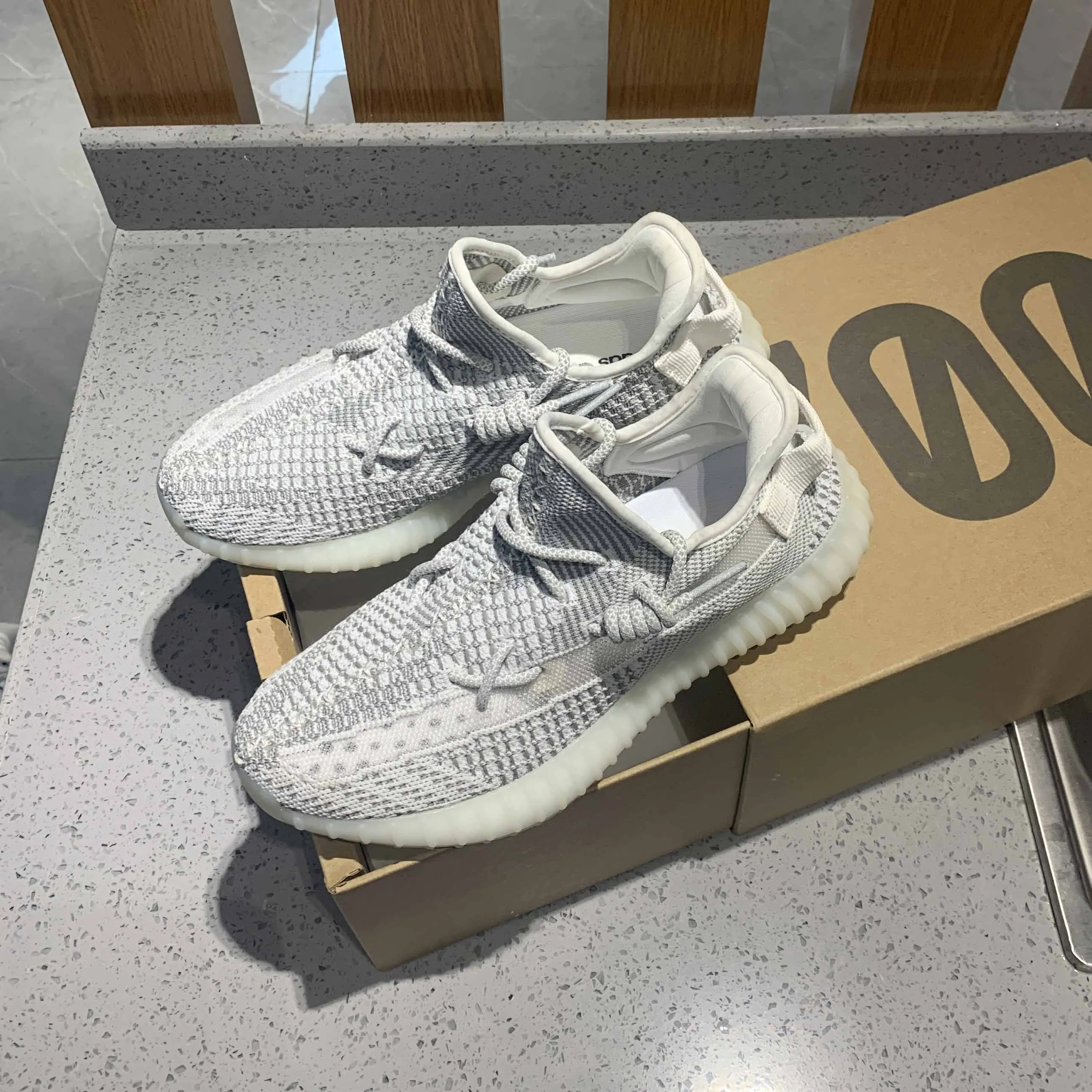 

Yeezy 350 V2 men's shoes sports and leisure Casual running women's shoes coconut lovers Coconut shoes