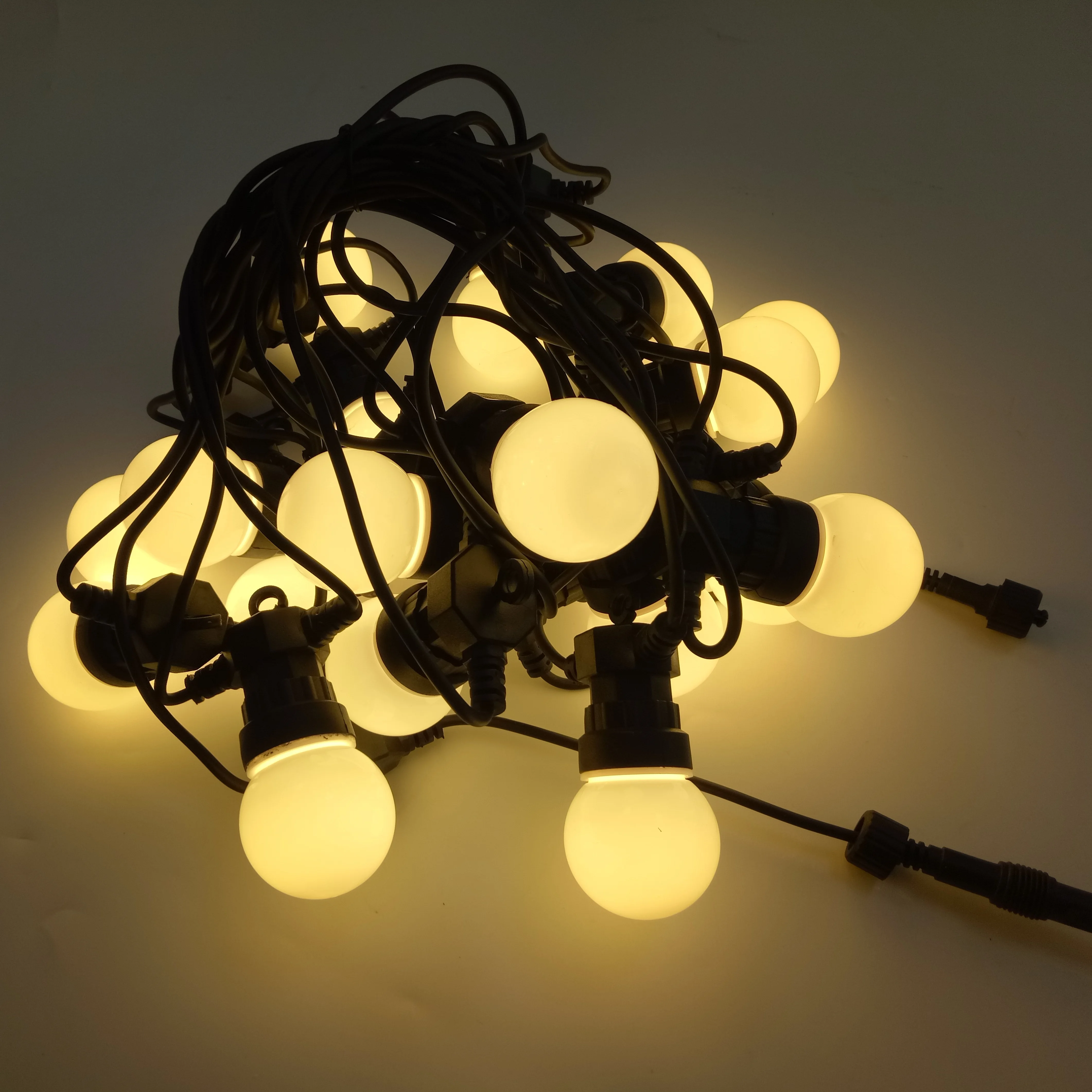10m Connectable Garden Garland Black Rubber Wire Golfball String Holiday Outdoor Patio Lights G50 Led Light Chain
