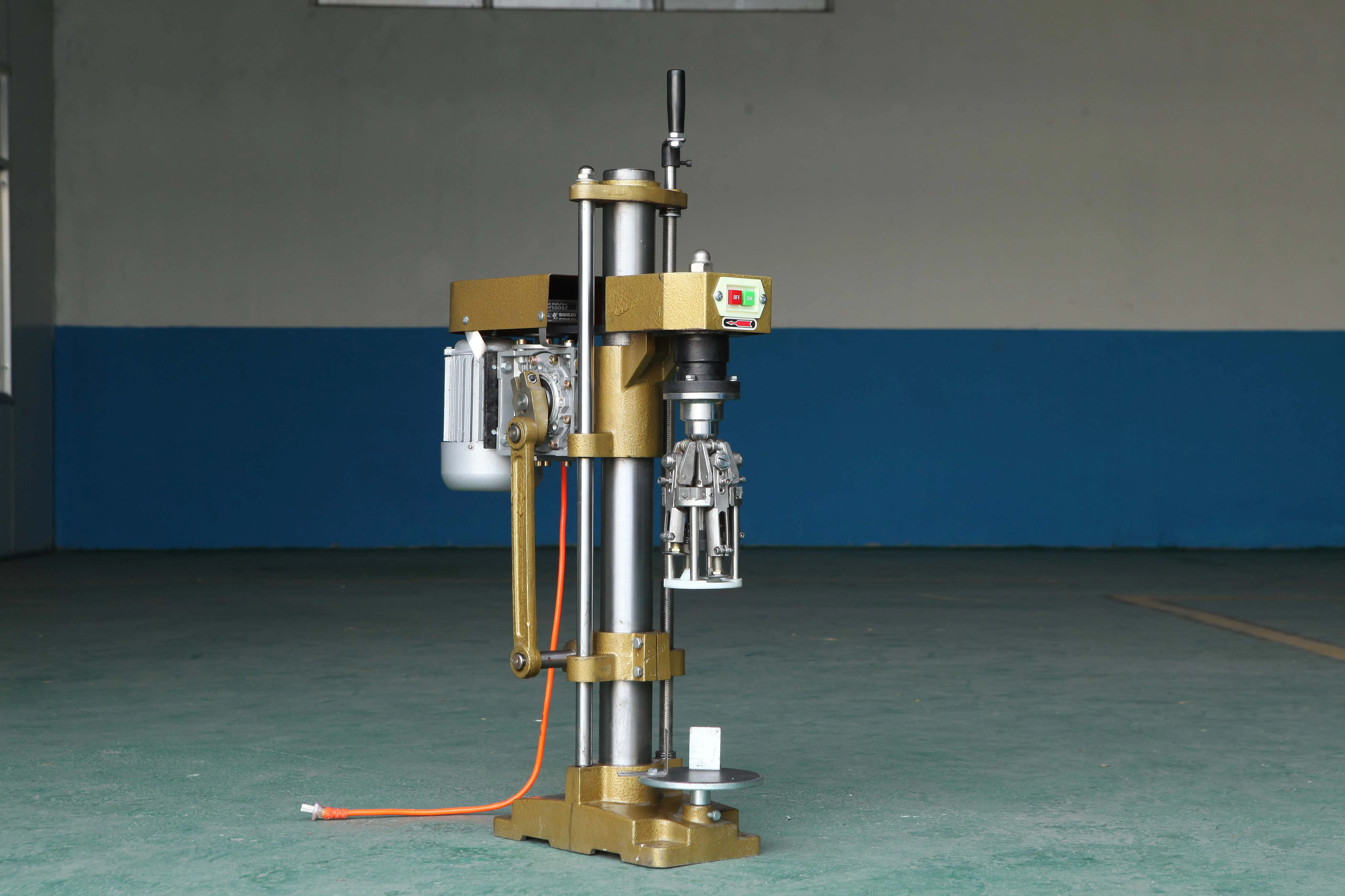 ZERUI Semi Automatic Glass Wine Bottle Screw Capping Machine