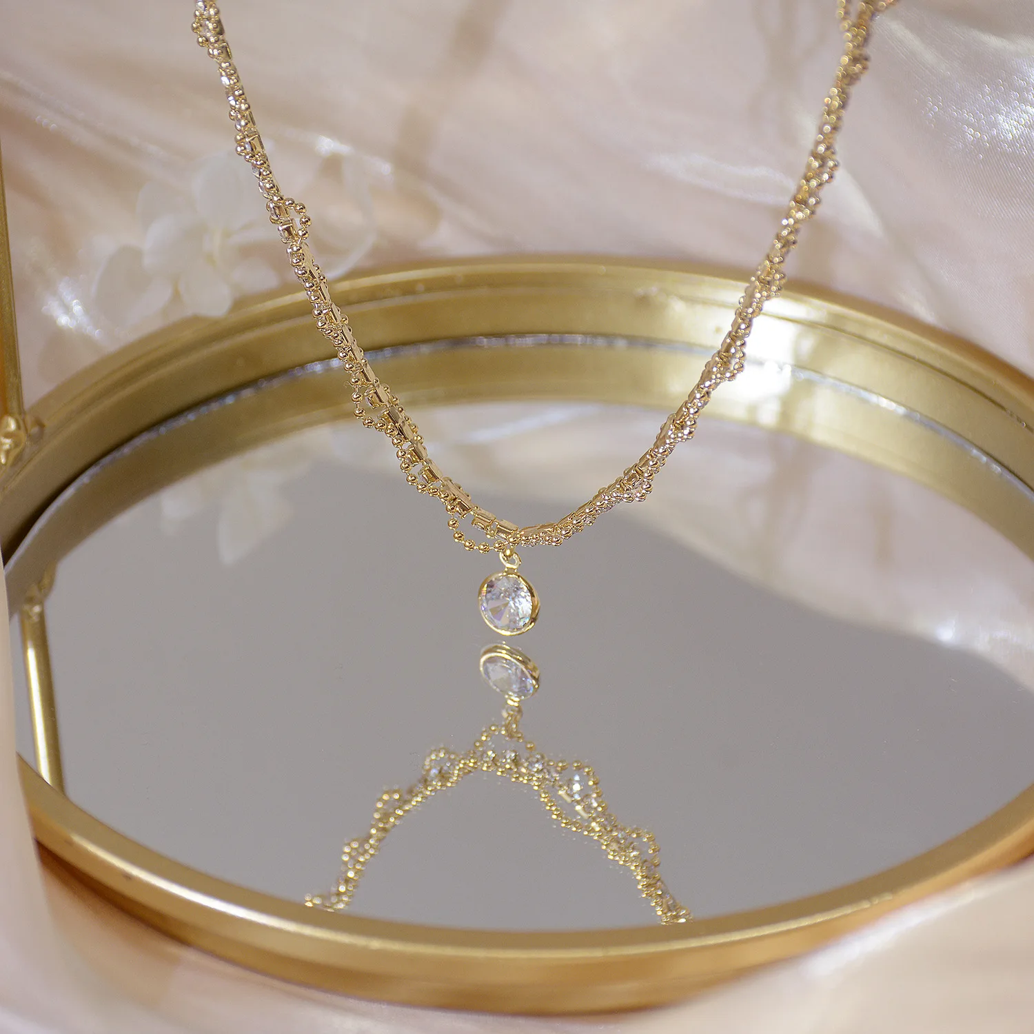 

French flash lace shape temperament lovely short Chocker collarbone chain necklace for women