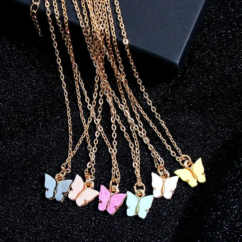 

Ruigang Bohemian Summer Gold Clavicle Chain Resin Charm Acrylic Butterfly Pendant Necklace