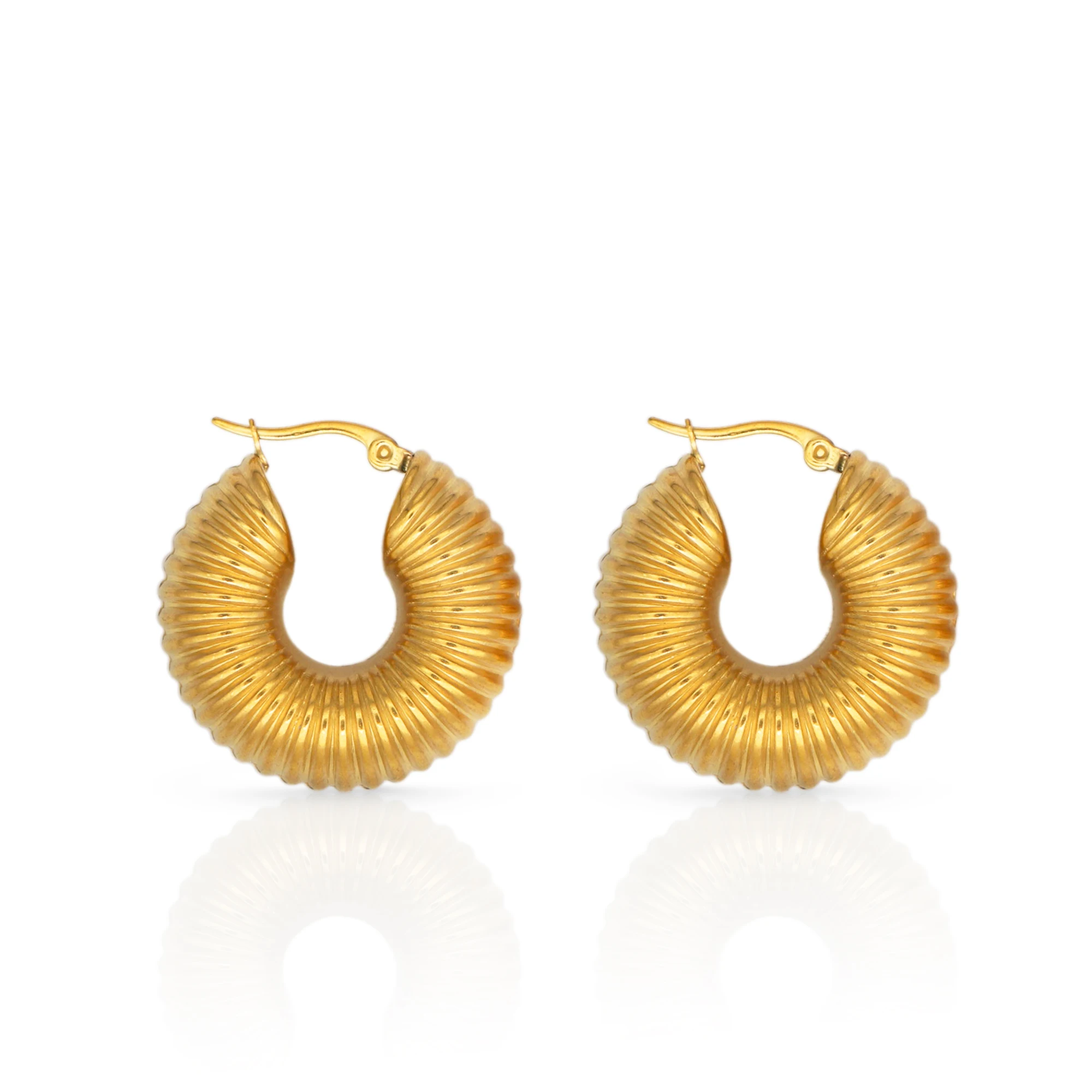 

Chris April in stock 316L stainless steel pvd gold plated non-tarnish snail hoop earrings for women