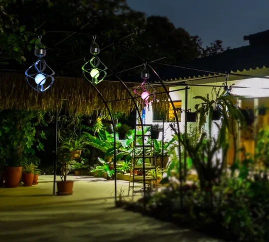 Solar Powered Garden Light Outdoor Courtyard Hanging Spiral Lamp LED Wind Spinner