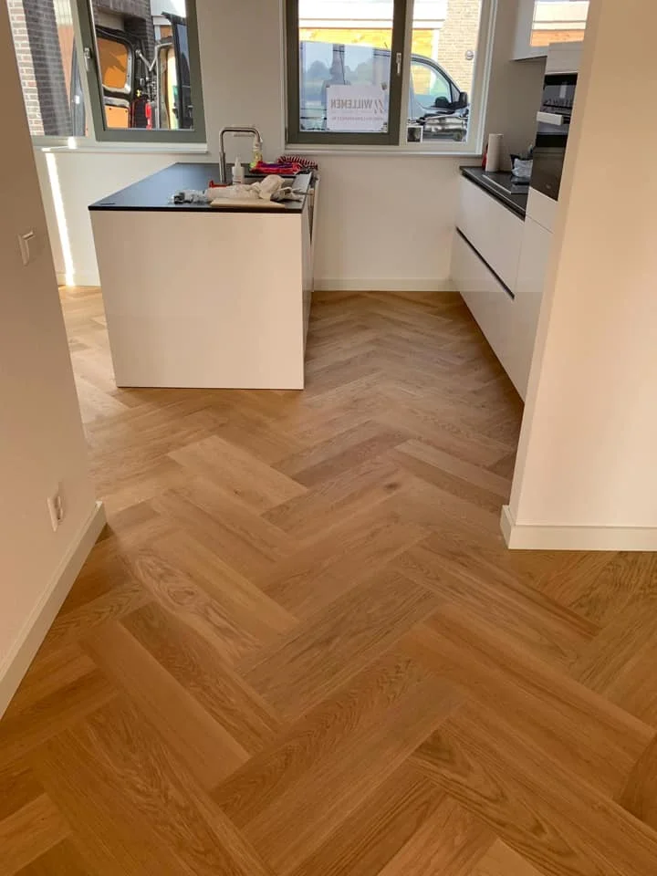 
Herringbone oak parquet flooring 